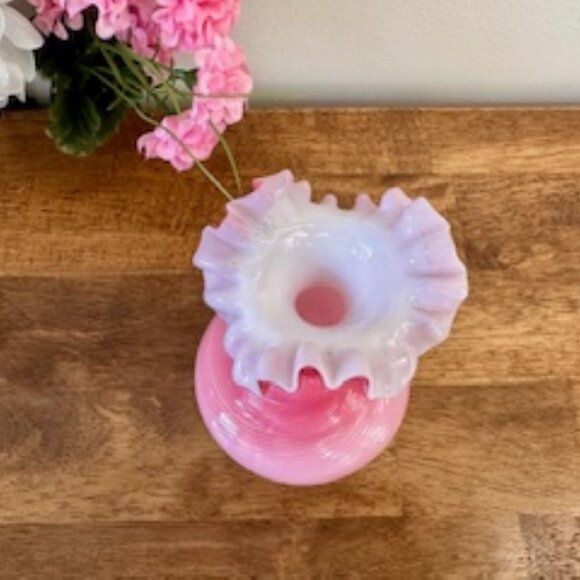 Vintage Pink and White Swirl Hand-Blown Ruffled Vase Cased Glass Art Collectible - Picture 5 of 7